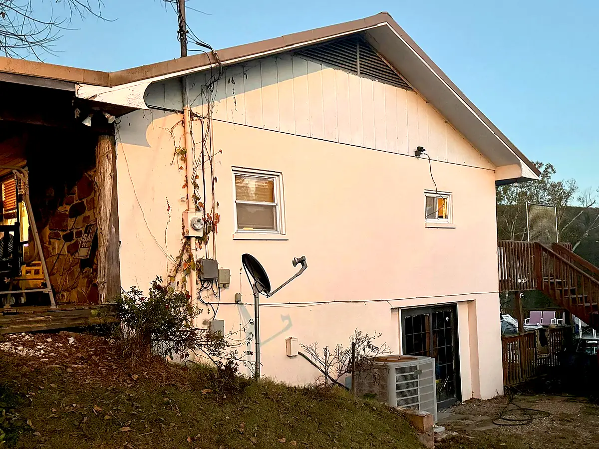 Before: painted exterior on a Sevierville, TN home on Arch Rock Drive